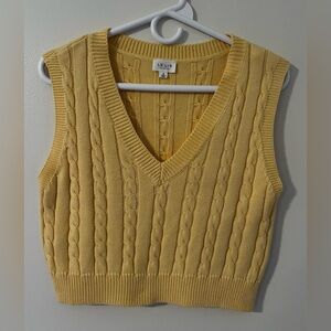 Le Lis Cropped Sweater Vest
